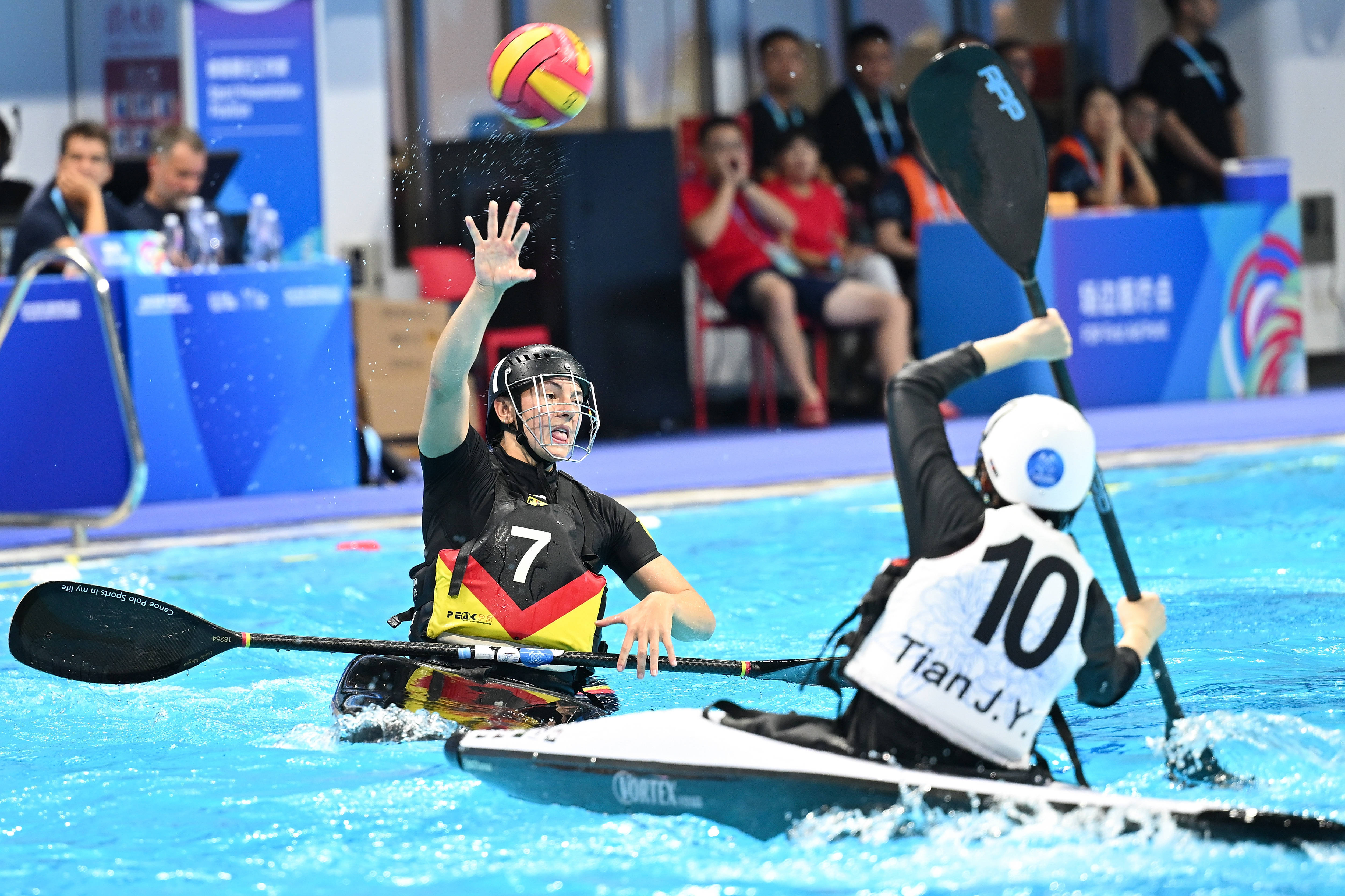 （成都世运会）皮艇球——女子预赛：中国队不敌德国队