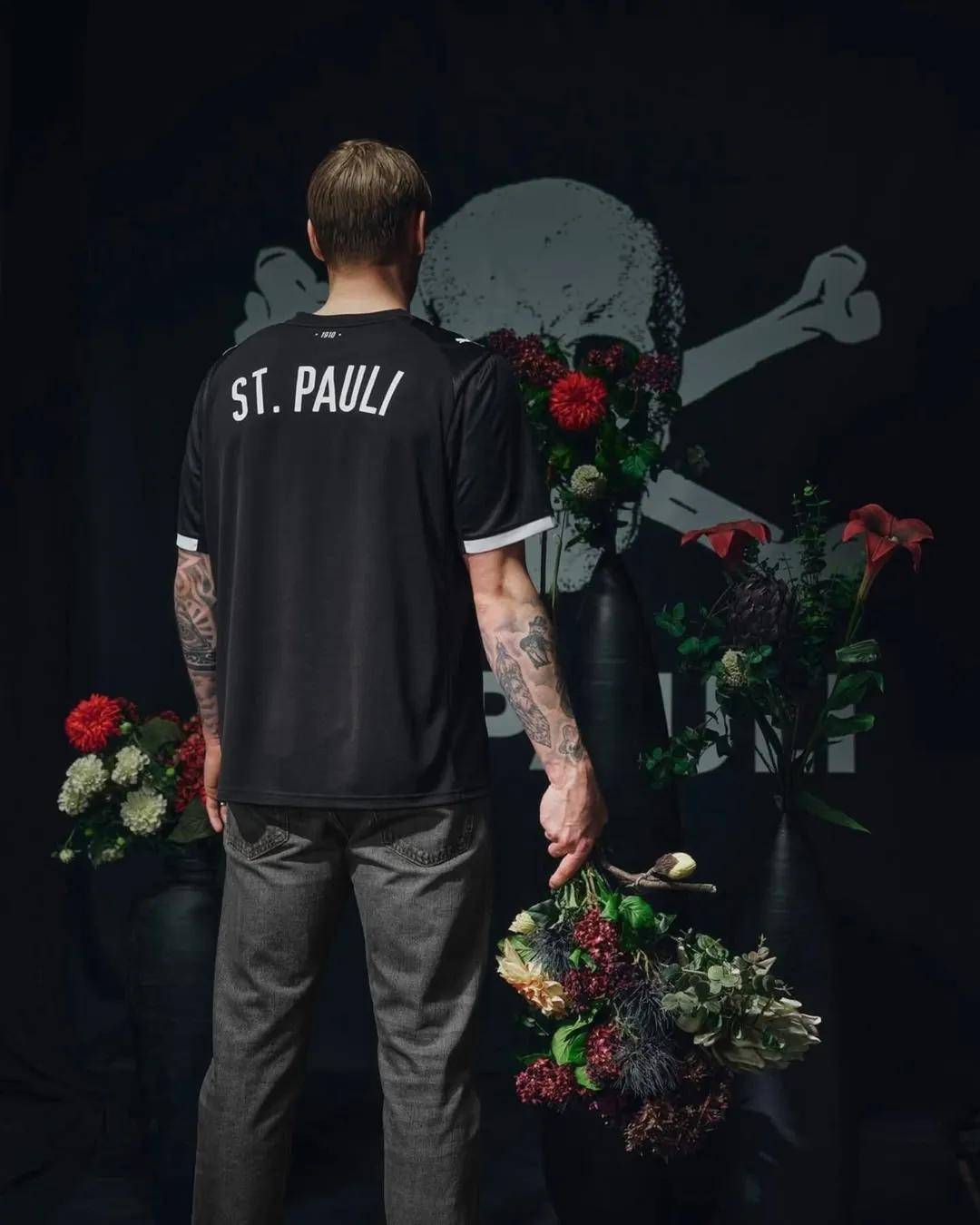 圣保利足球俱乐部发布25/26赛季第三客场球衣