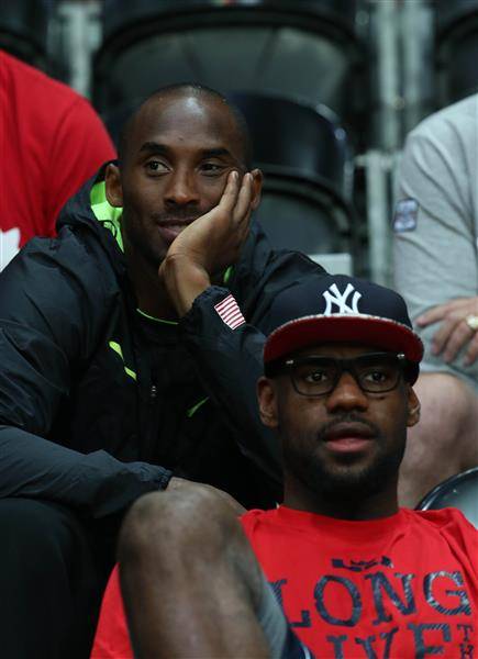 詹姆斯：我从小视科比为偶像，曼巴永恒