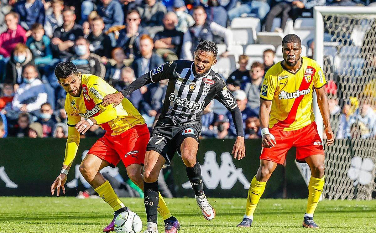 巴伦西亚5连败，吉维森特进攻乏力，布雷斯特防守薄弱