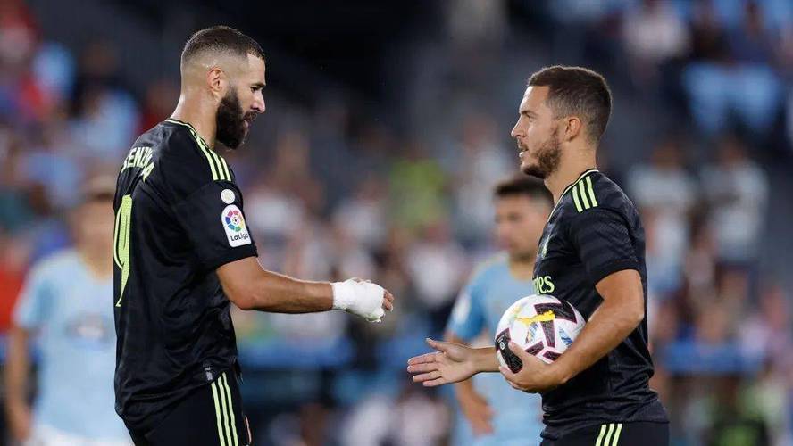 皇马小胜开云塞维利亚,本泽马闪耀全场