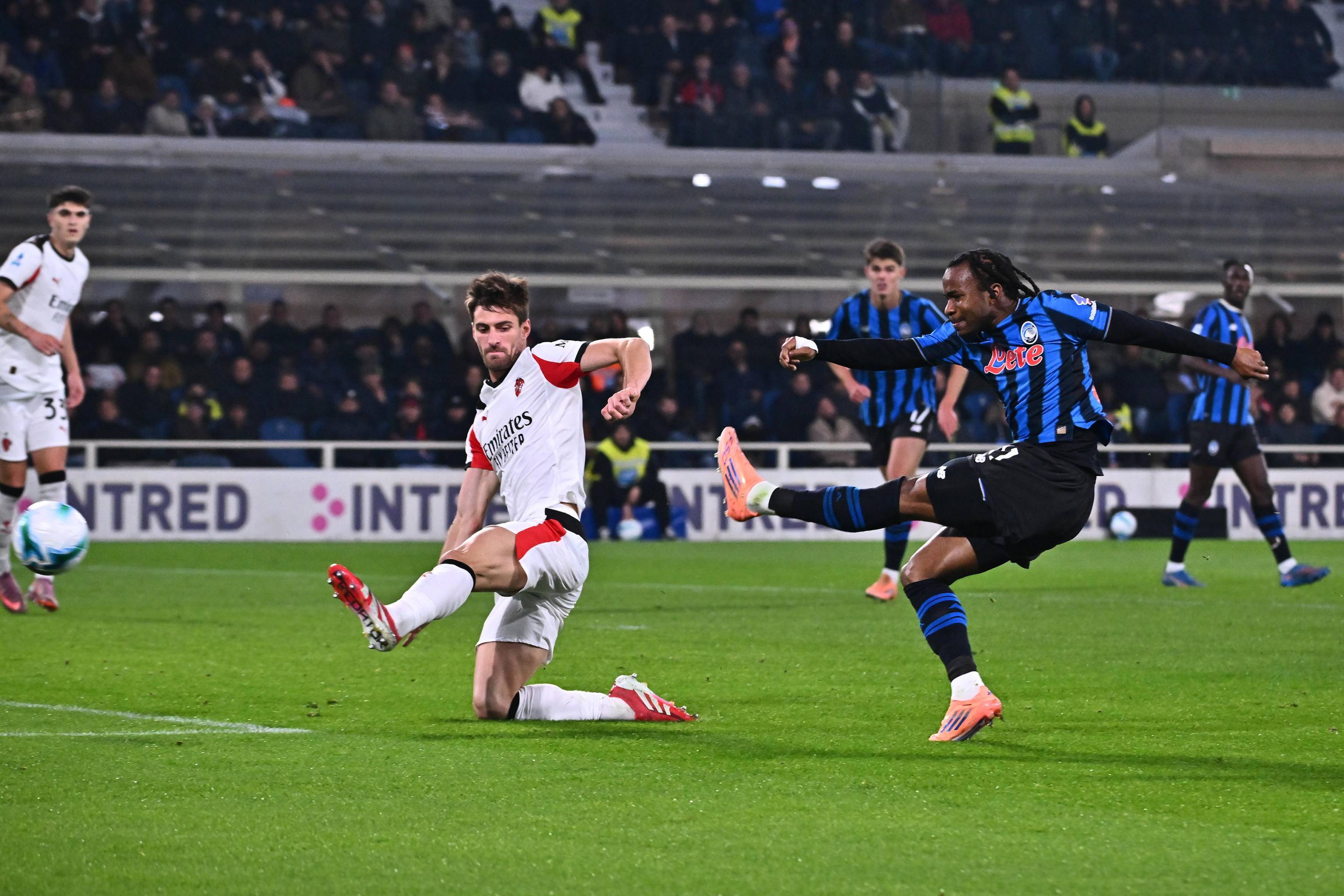 （外代二线）足球——意甲：亚特兰大平AC米兰