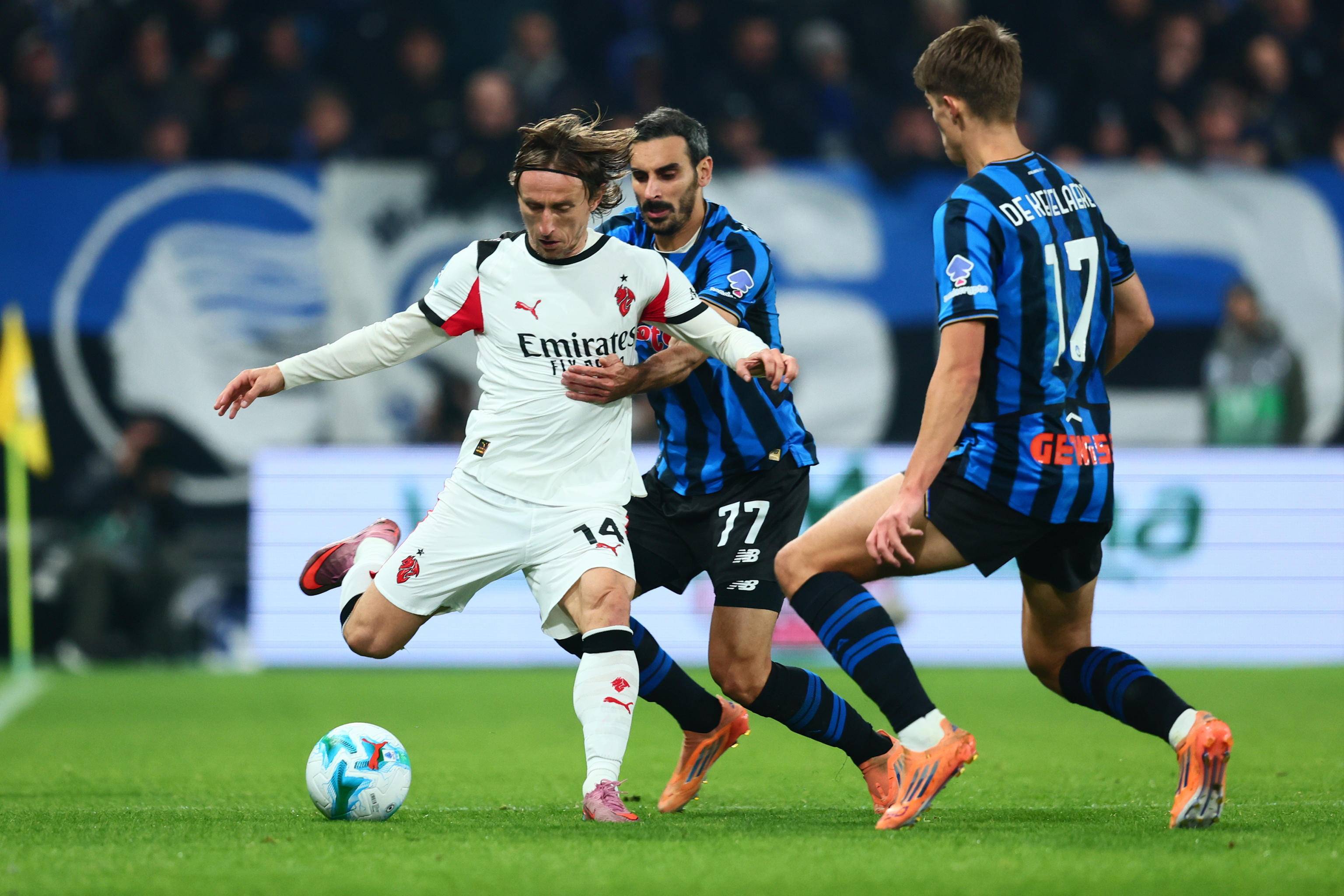 （外代二线）足球——意甲：亚特兰大平AC米兰