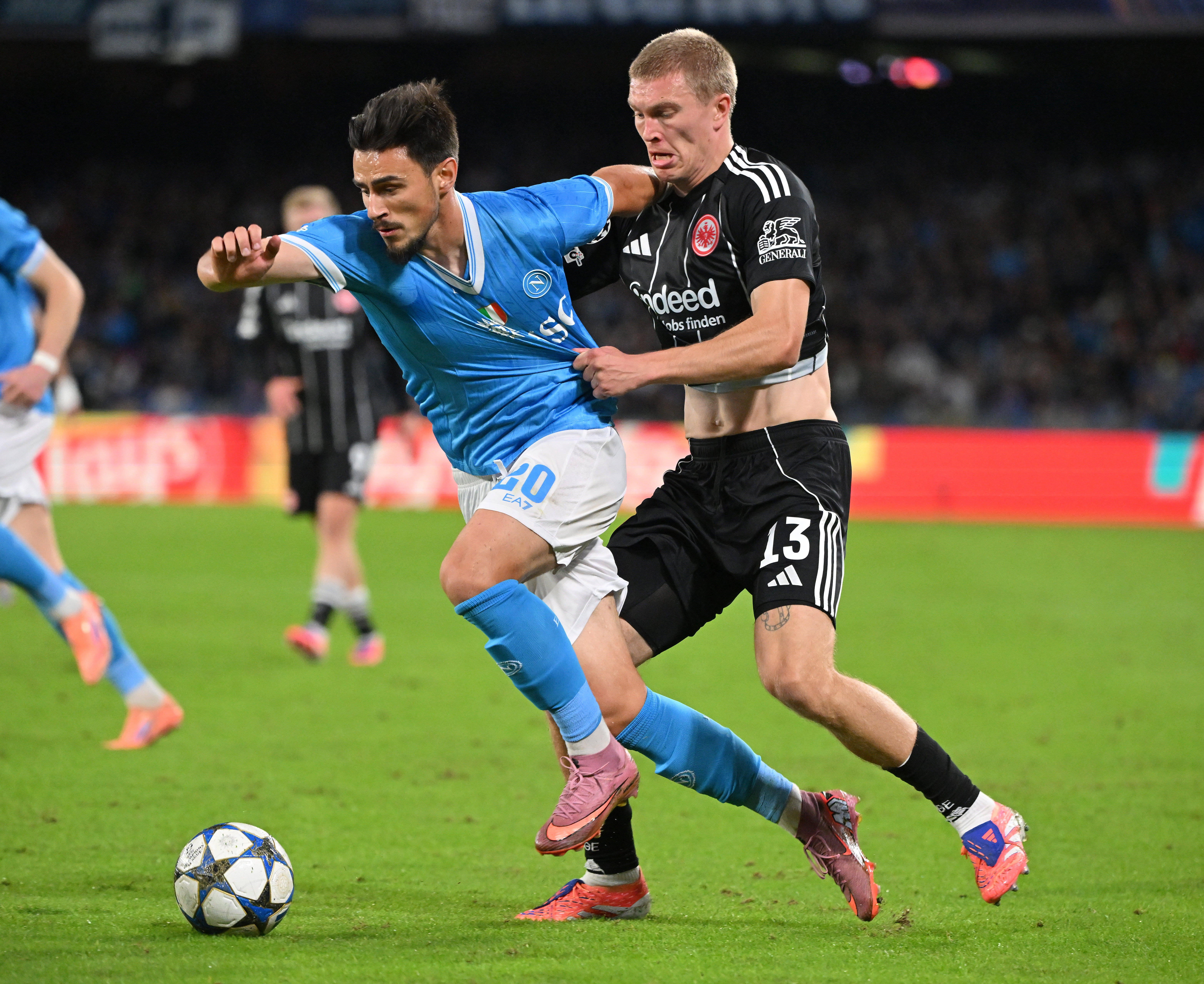 (体育)足球——欧冠:那不勒斯平法兰克福